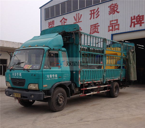 <a href='http://haomabao.com.cn/1/101.html' target='_blank'><span>易拉罐撕碎機</span></a>設(shè)備發(fā)貨現(xiàn)場