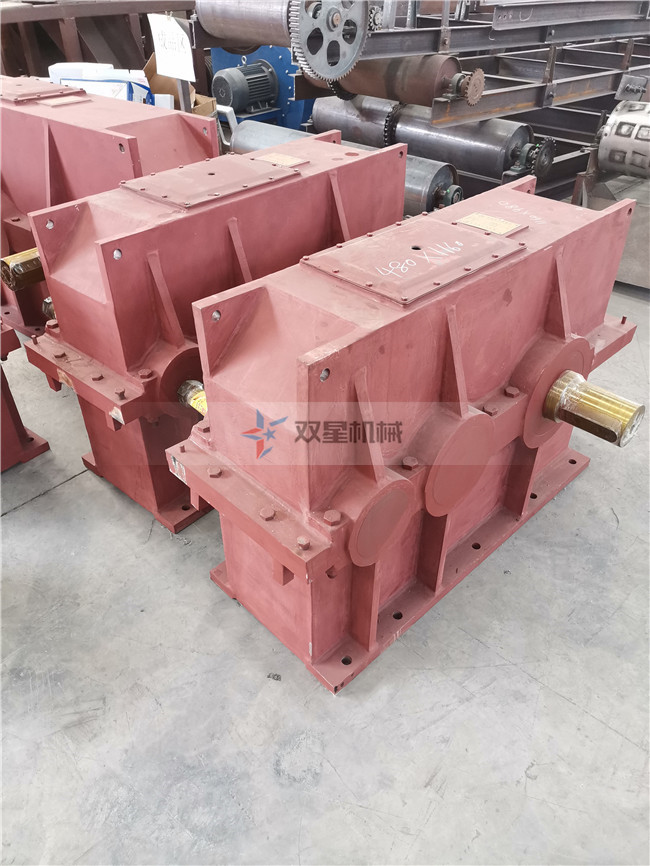 <a href='http://haomabao.com.cn/1/19.html' target='_blank'><span>雙軸撕碎機(jī)</span></a><a href='http://haomabao.com.cn/case/617.html' target='_blank'><span>減速機(jī)</span></a>實(shí)拍